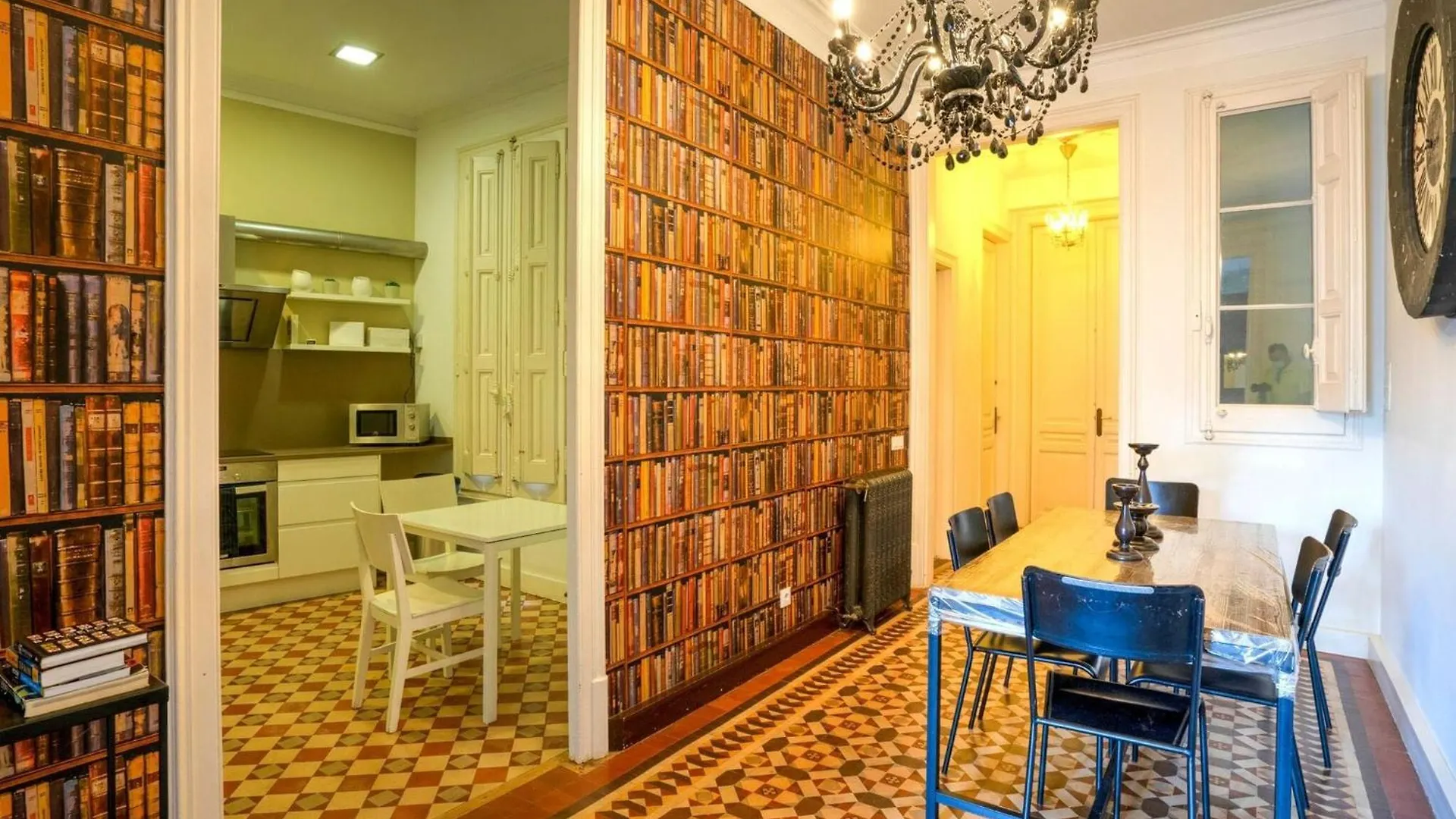 Luxurious Apartment For 9 People Recently Renovated In The Center Of Barcelona Spain