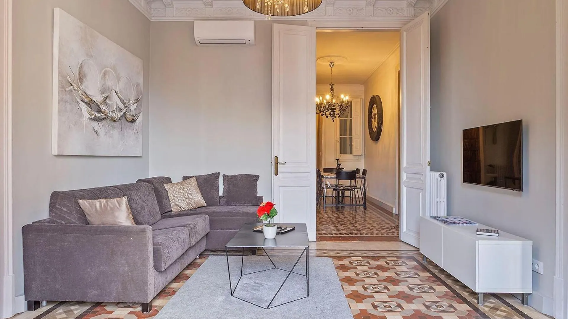 Luxurious Apartment For 9 People Recently Renovated In The Center Of Barcelone Espagne