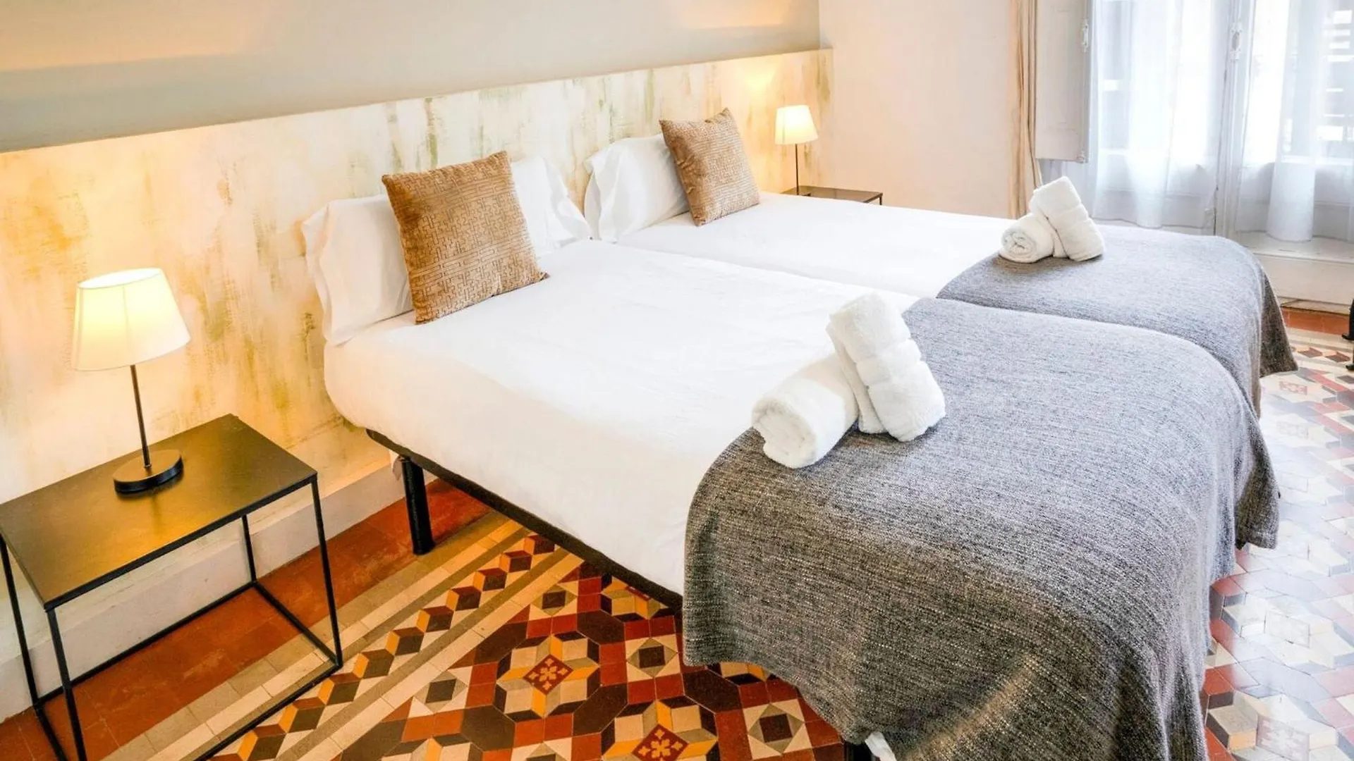 Luxurious Apartment For 9 People Recently Renovated In The Center Of Barcelone Villa