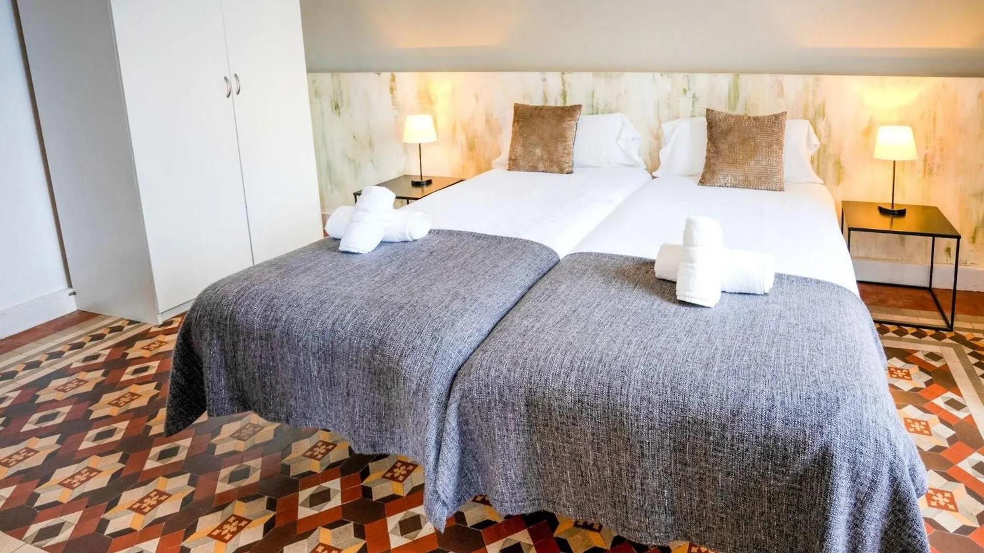 Luxurious Apartment For 9 People Recently Renovated In The Center Of Barcelone Espagne