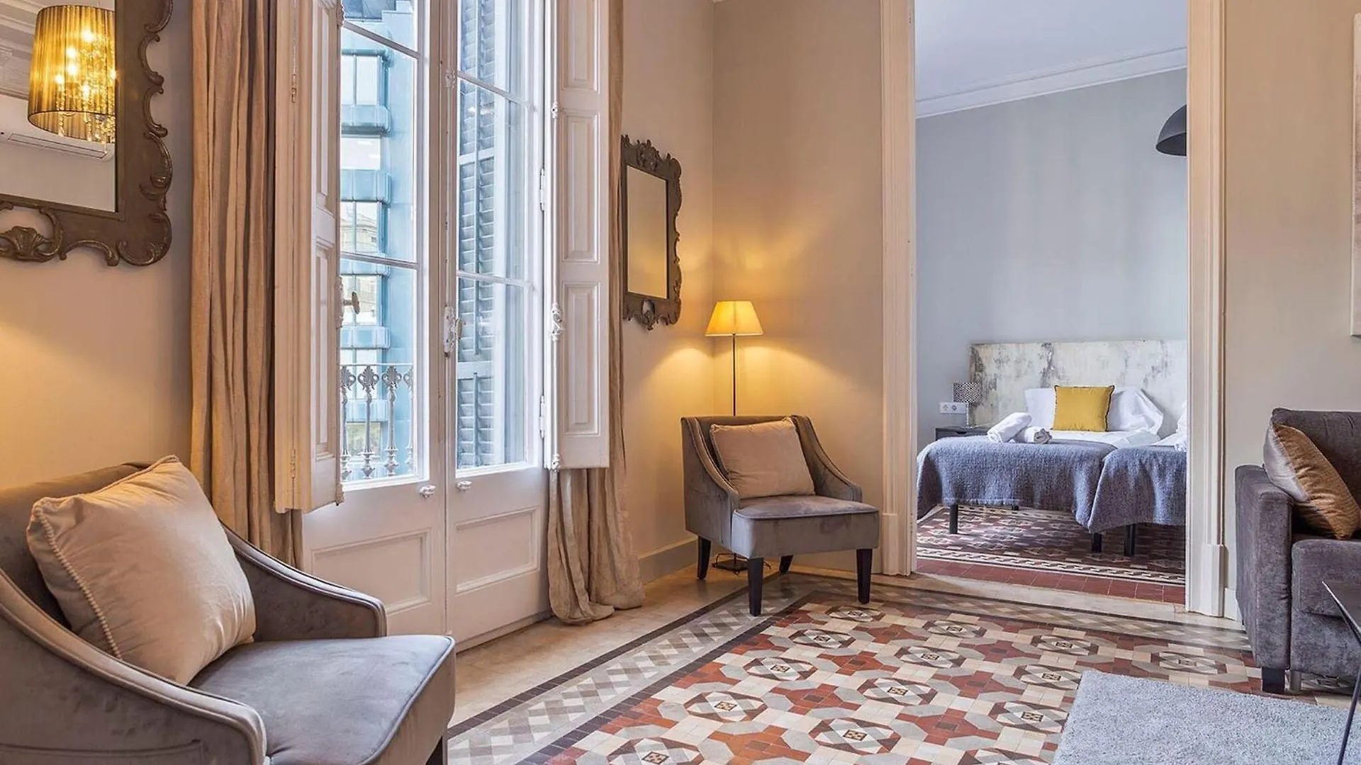 Luxurious Apartment For 9 People Recently Renovated In The Center Of Barcelone Villa