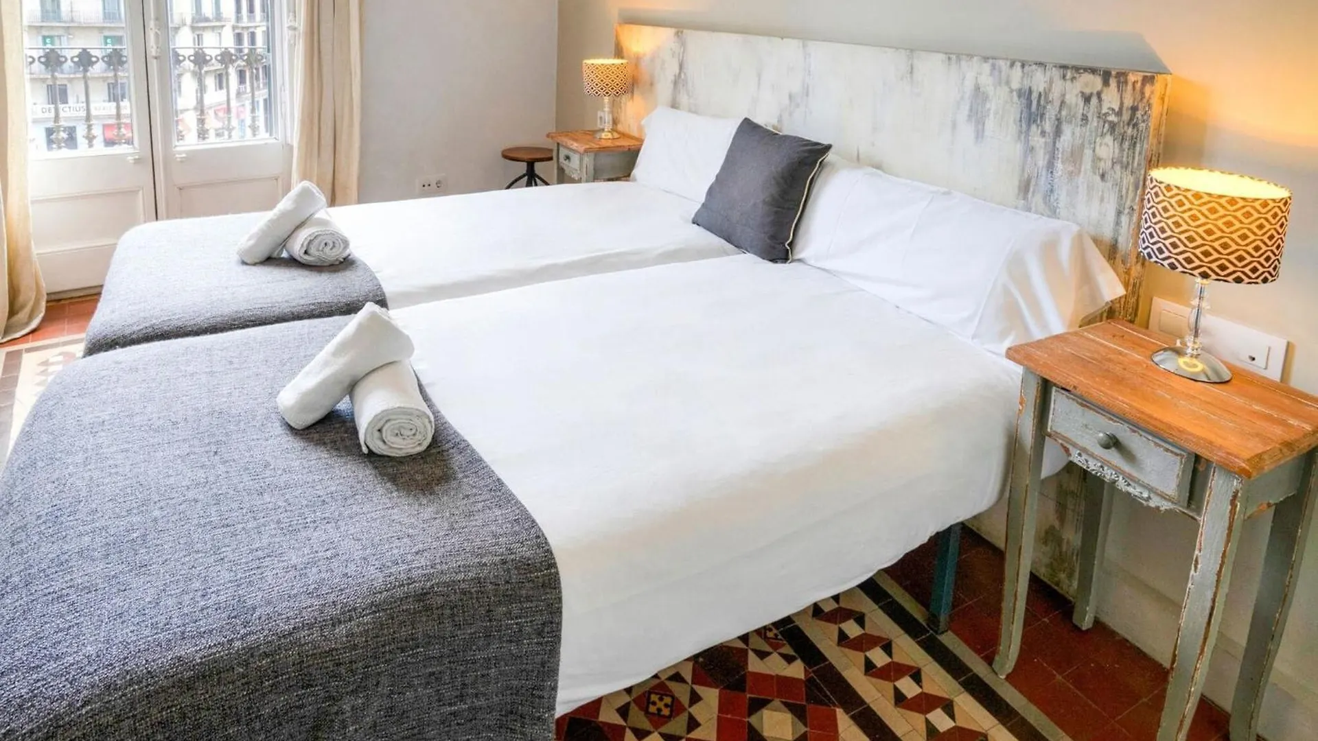 Luxurious Apartment For 9 People Recently Renovated In The Center Of Barcelone Villa