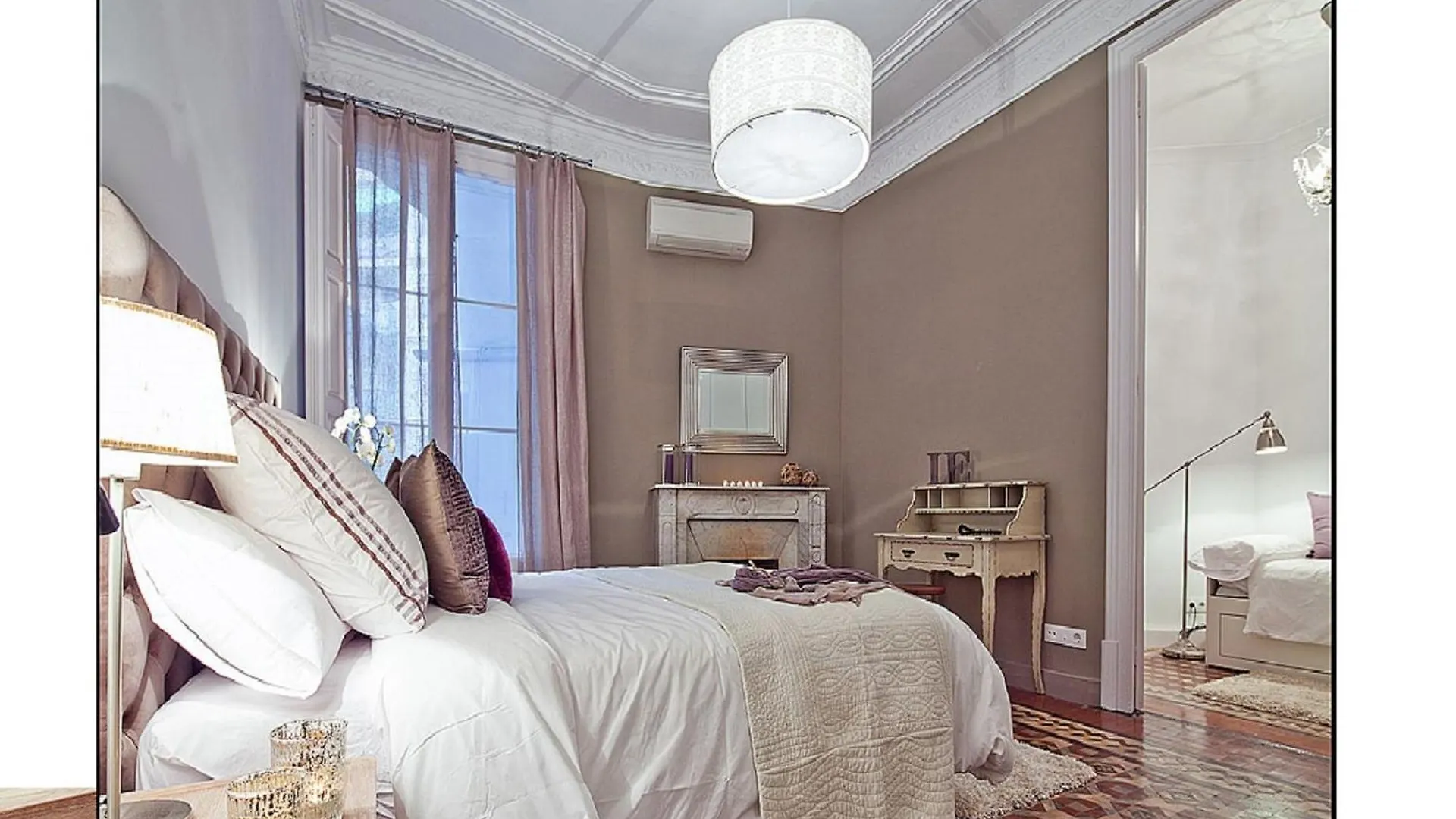 Luxurious Apartment For 9 People Recently Renovated In The Center Of Barcelone