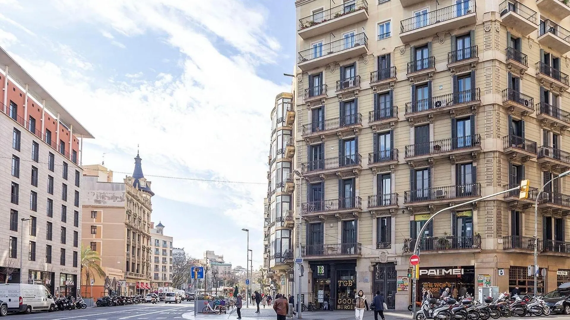Luxurious Apartment For 9 People Recently Renovated In The Center Of Barcelone Villa