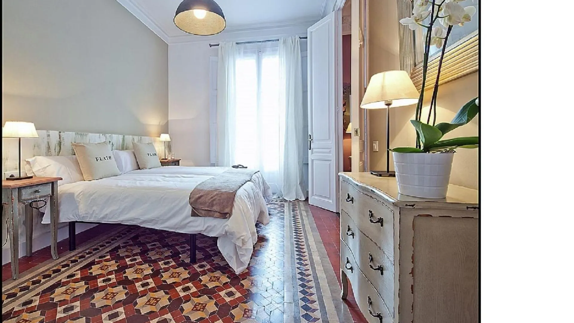 Luxurious Apartment For 9 People Recently Renovated In The Center Of Barcelone Villa