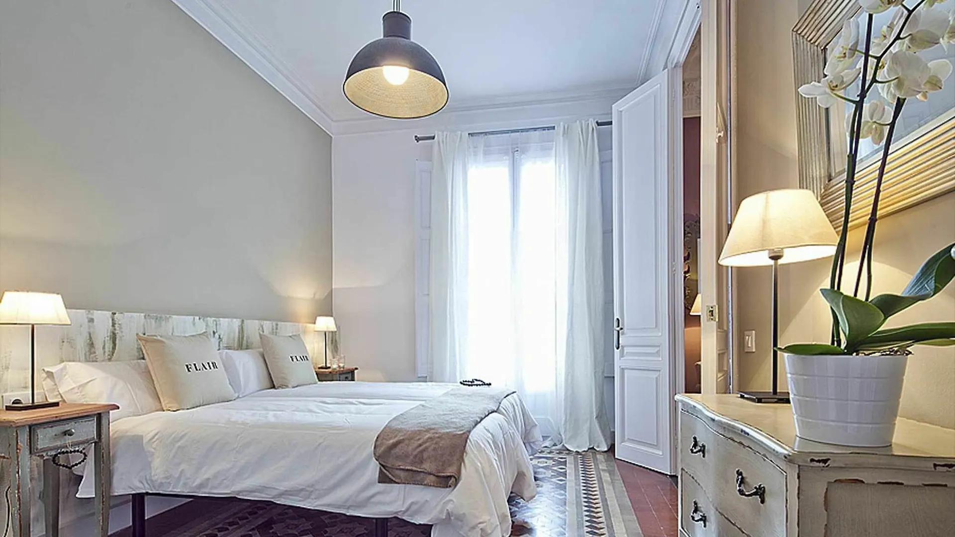 Luxurious Apartment For 9 People Recently Renovated In The Center Of Barcelone 0*,  Espagne